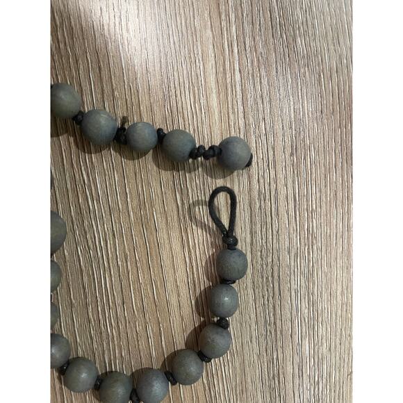 Wooden Round Black Blue Tans Beaded Necklace NEW no tags 28 inches - Picture 6 of 6